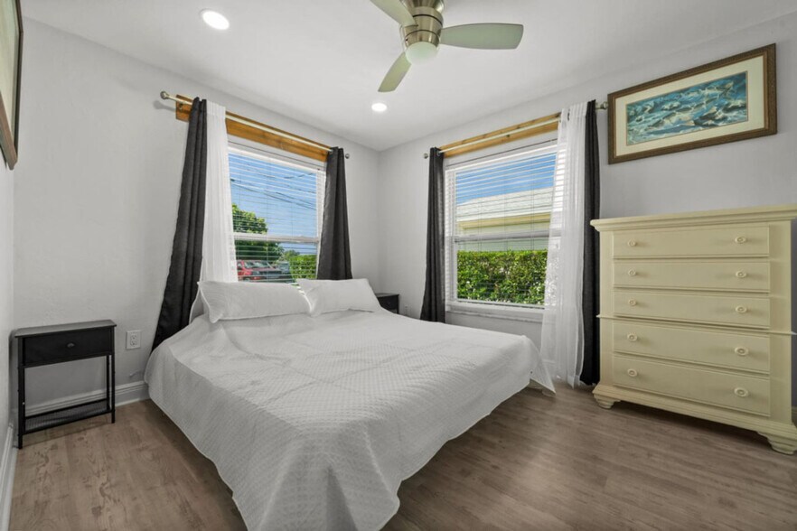 Building Photo - 1019 SE 40th St