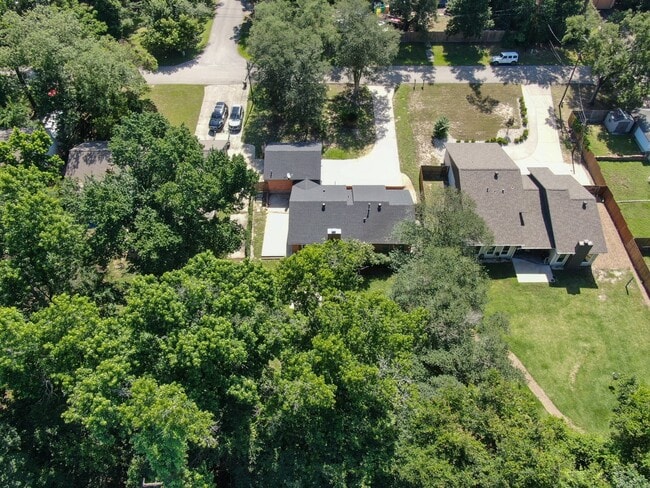 Building Photo - 25747 Timber Lakes Dr