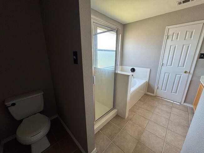 Building Photo - 217 Tepee Dr