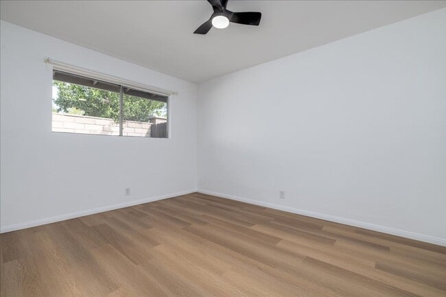 Building Photo - 44440 Acacia Dr