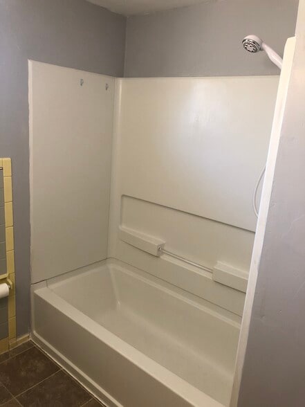 Bathroom - 1106 Tudor St