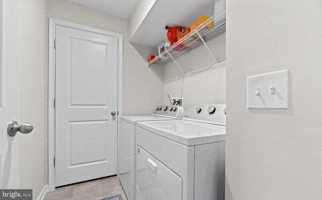 Building Photo - 14859 Chrysler Ct