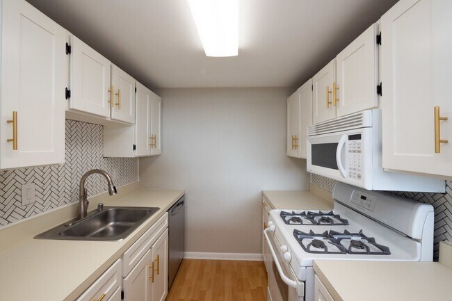 Building Photo - 4600 Duke St