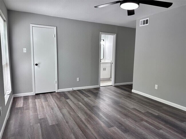 Building Photo - 5669 Birchmont Dr