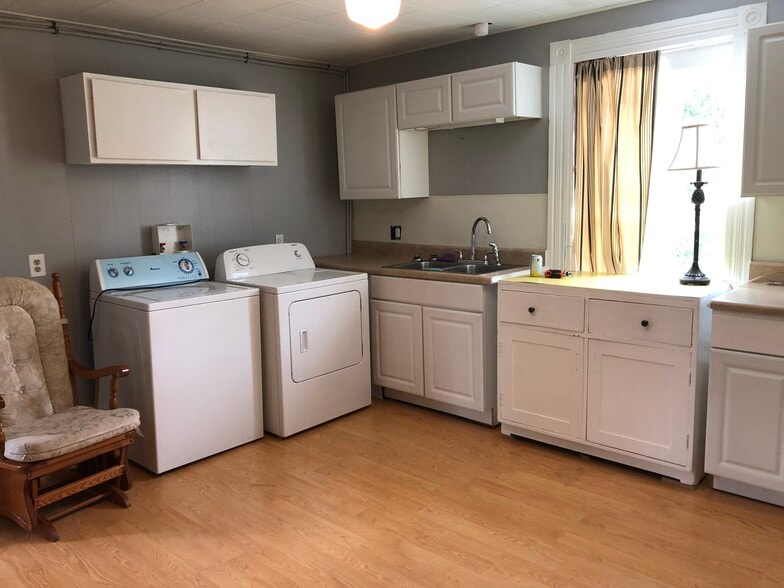 Building Photo - 258 Munford St