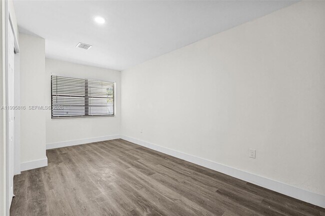 Building Photo - 1730 Acapulco Dr