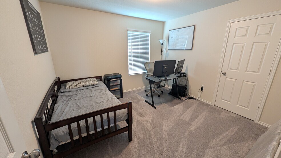 Building Photo - 1813 Acacia Dr