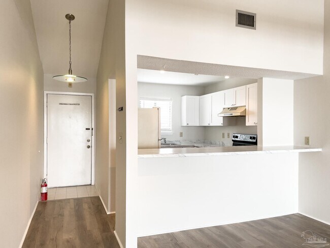 Building Photo - 14100 River Rd