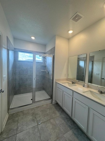 Building Photo - 2700 Skyline Lp