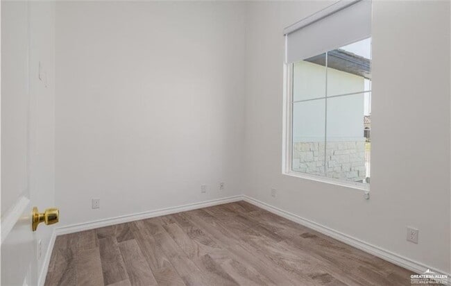 Building Photo - 18 E Roosevelt Ave