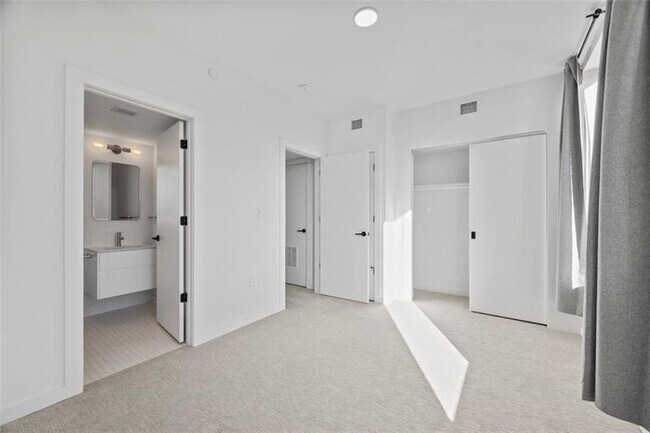 Building Photo - 112 Burrows St