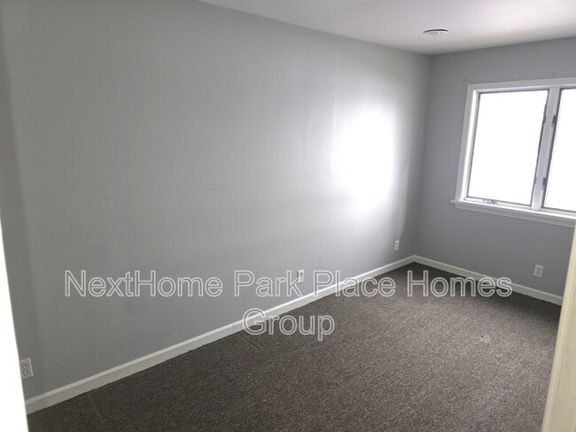 Building Photo - 1007 Fournie St