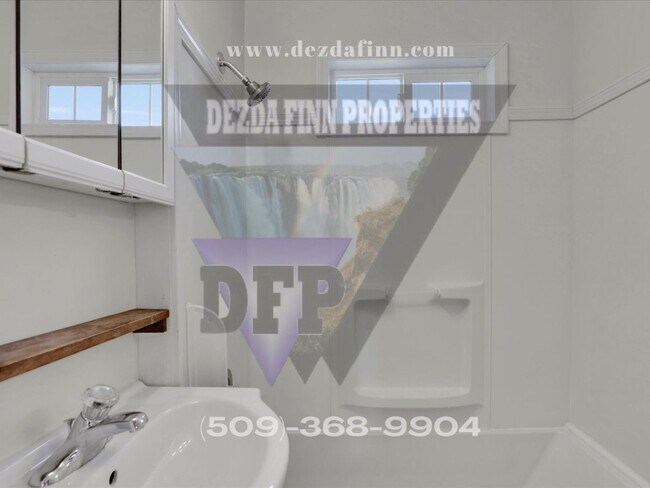 Building Photo - 2 Bed, 1 Bath in NE Spokane Valley Availab...