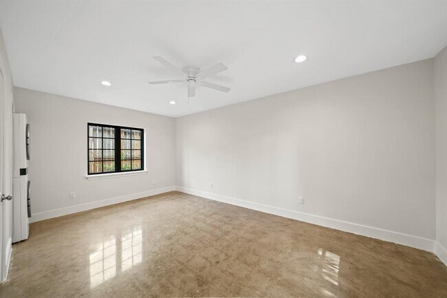 Building Photo - 520 Lovett Blvd