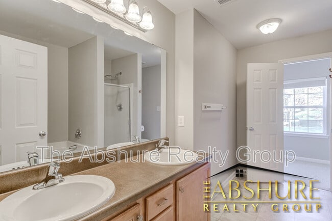 Building Photo - 5223 Malik Dr