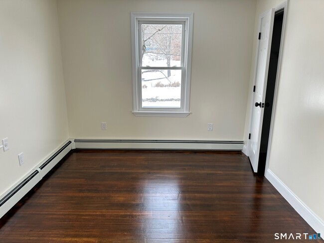 Building Photo - 713 S Main St