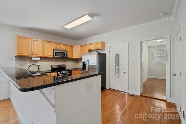 Building Photo - 1201 Allen St