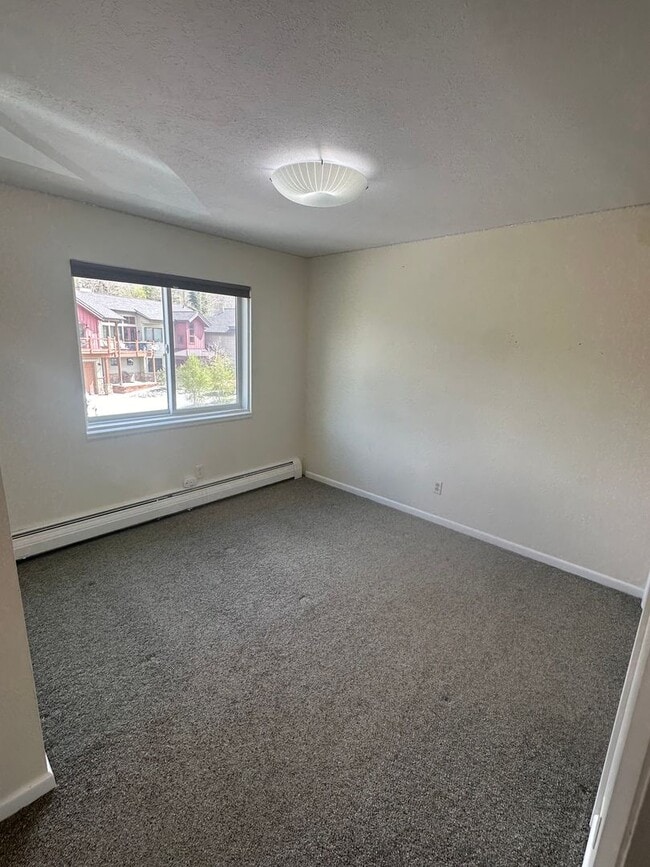 Building Photo - Yacht Club Condo - Great 3 Bedroom/2 Bath Unit w/Lake Access
