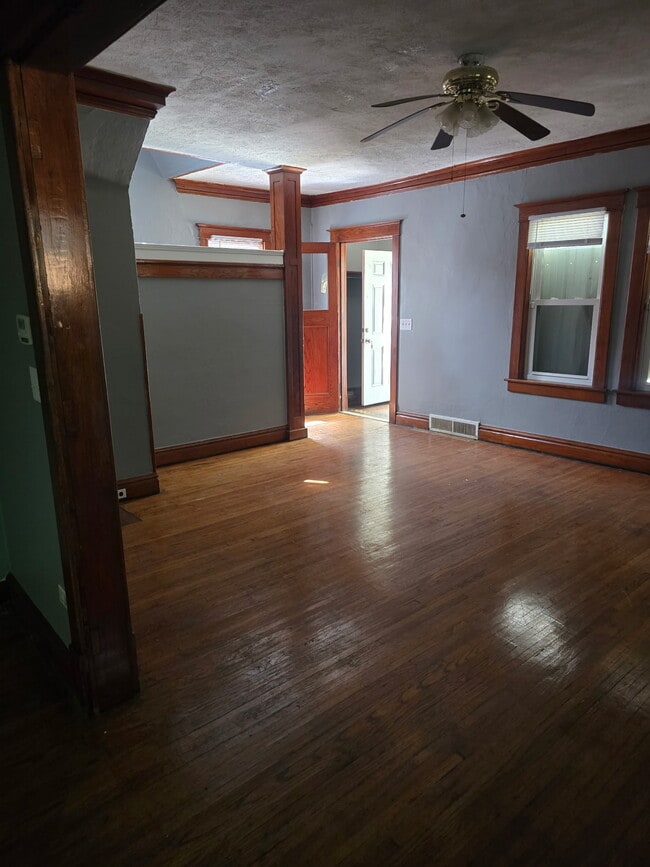 Building Photo - 1618 N Peoria Ave