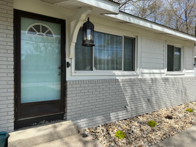 Building Photo - 2168 Plainfield Ave