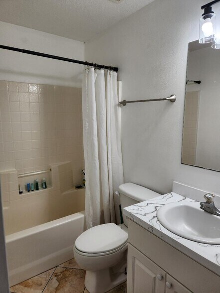 Building Photo - 7846 100th Ave