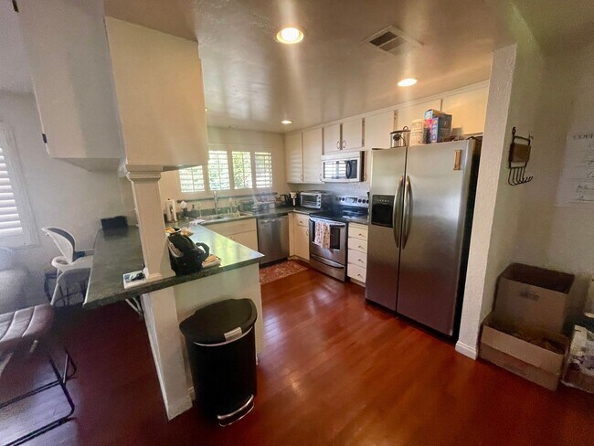 Building Photo - Gorgeous South West Escondido Home! $4,200/Month.  Pets Allowed - Text 619-889-8400