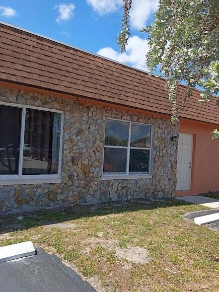 Building Photo - 2961 NW 43 Terrace