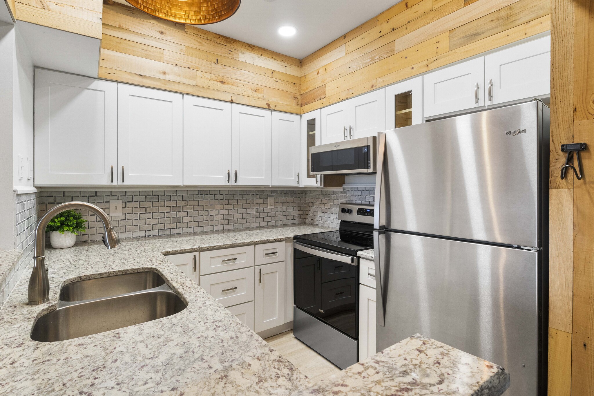 Kitchen - 5709 Lyons View Pike