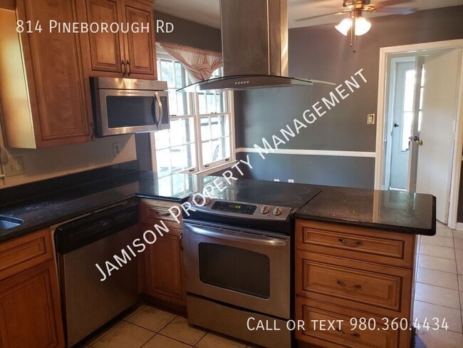 Building Photo - 814 Pineborough Rd