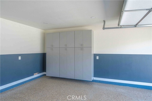 Building Photo - 10419 Hayford St