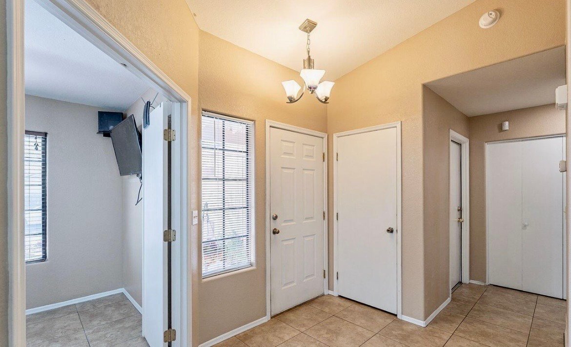 Building Photo - 8527 N Spring Creek Dr