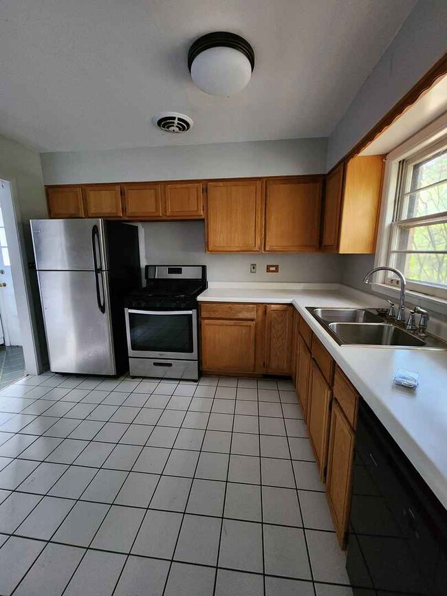 Building Photo - 1512 Gregory Ave