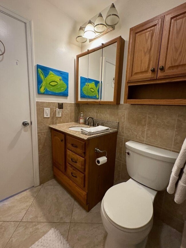 Building Photo - 6219 Bay Club Dr