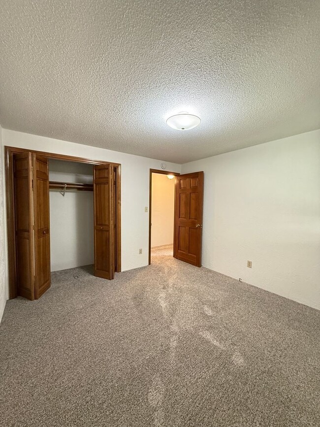 Building Photo - Charming 3 bed 2 bath home in SE Medford!