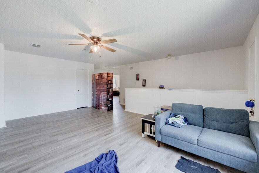 Building Photo - 4260 Meadowknoll Dr