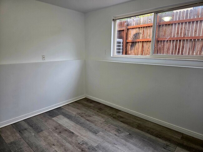 Building Photo - 1968 E 5850 S