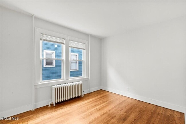 Building Photo - 4 Edison Ave