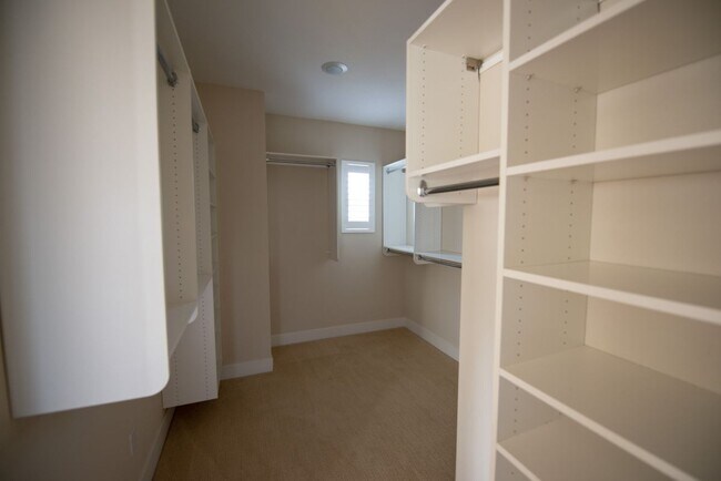 Building Photo - 218 Athena Ct