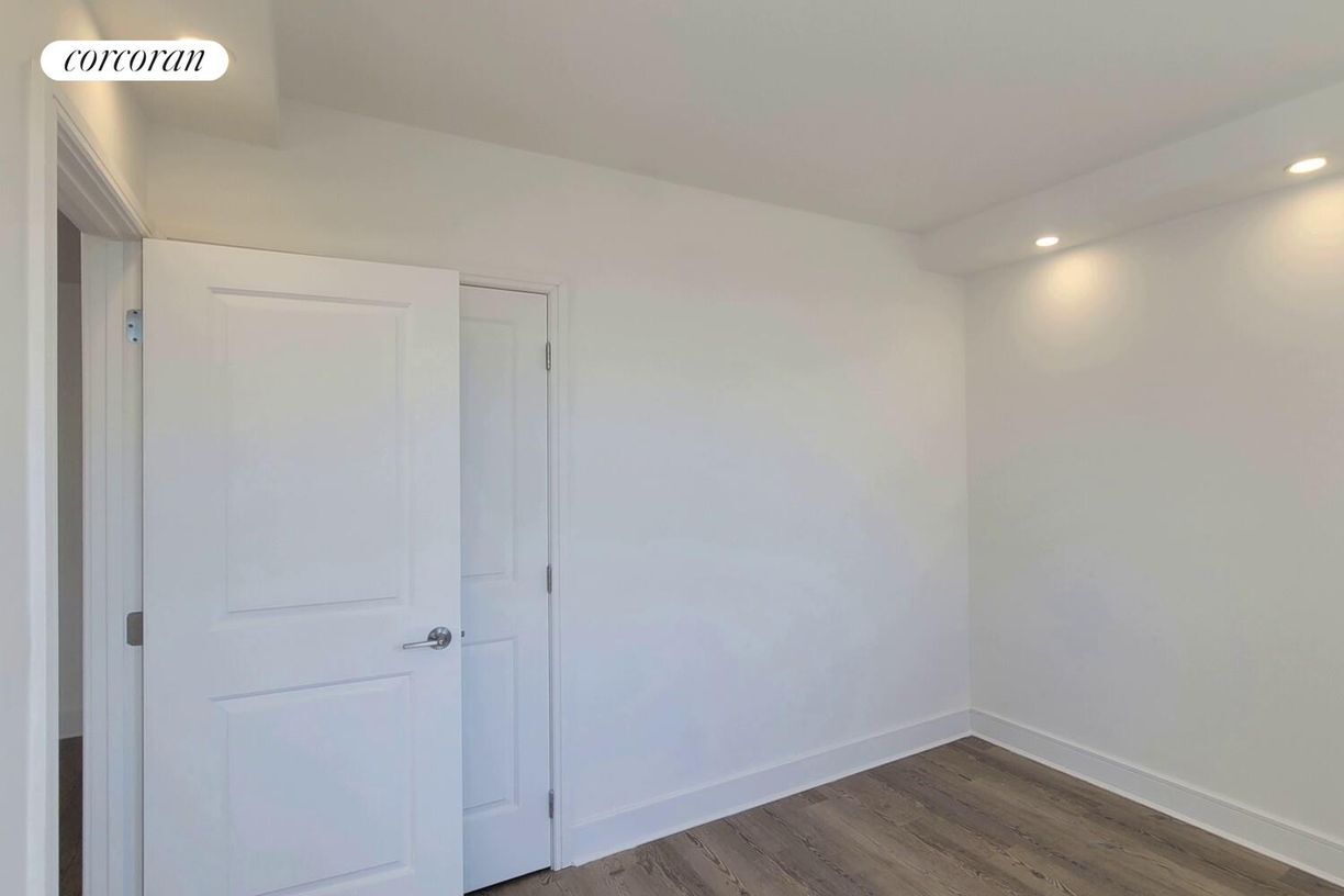 Building Photo - 45 W 81st St