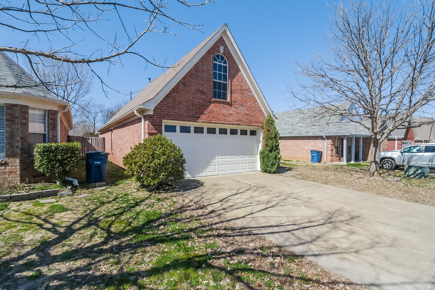 Primary Photo - 8207 Cross Point Dr