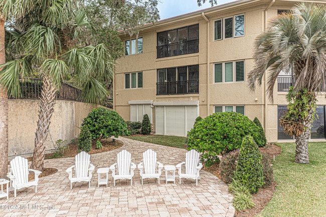 Building Photo - 2099 Winterbourne W