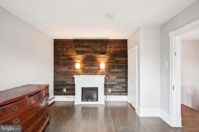 Building Photo - 134 S Main St