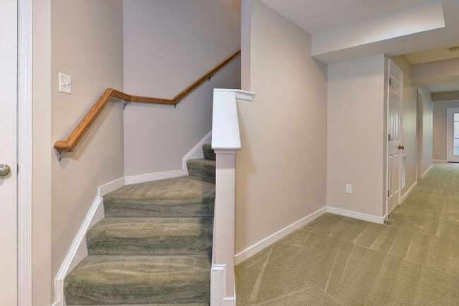 Building Photo - End unit Townhome in Riverwalk Townes