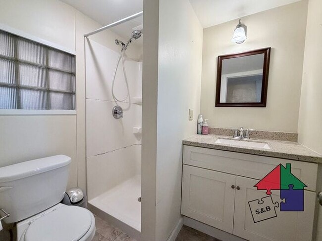 Building Photo - Barre City 2 Bedroom - Heat Included!