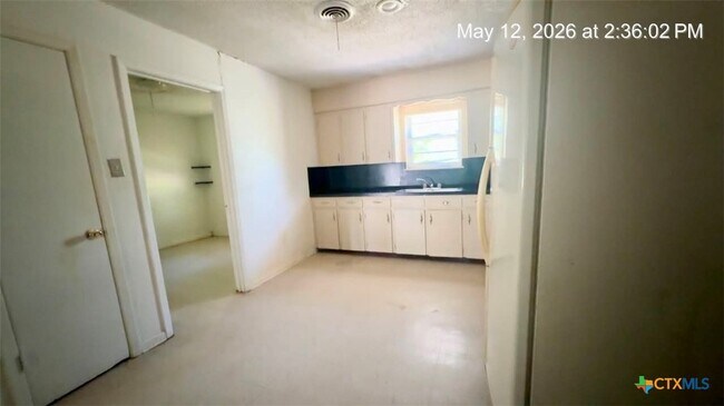 Building Photo - 607 Curry Ave