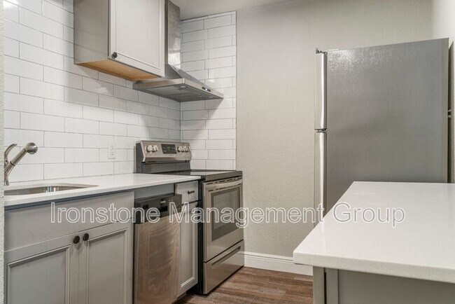 Building Photo - 2618 E 8th St