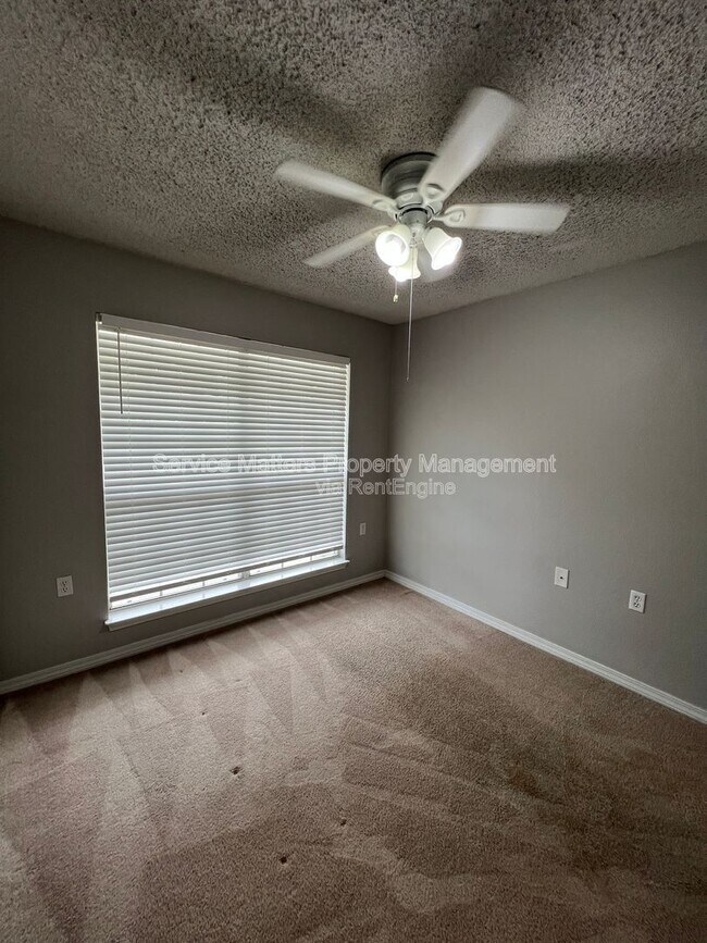 Building Photo - 174 Wildflower Ln