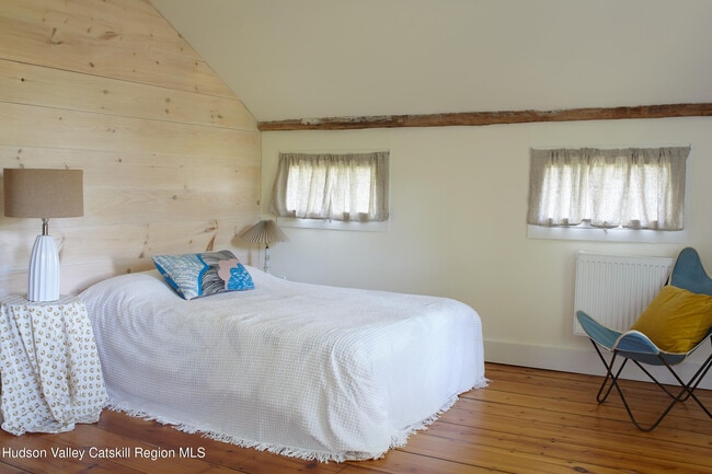 Building Photo - 203 Big Woods Rd