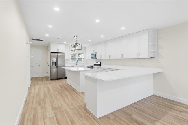 Building Photo - 11625 W Riverhaven Dr