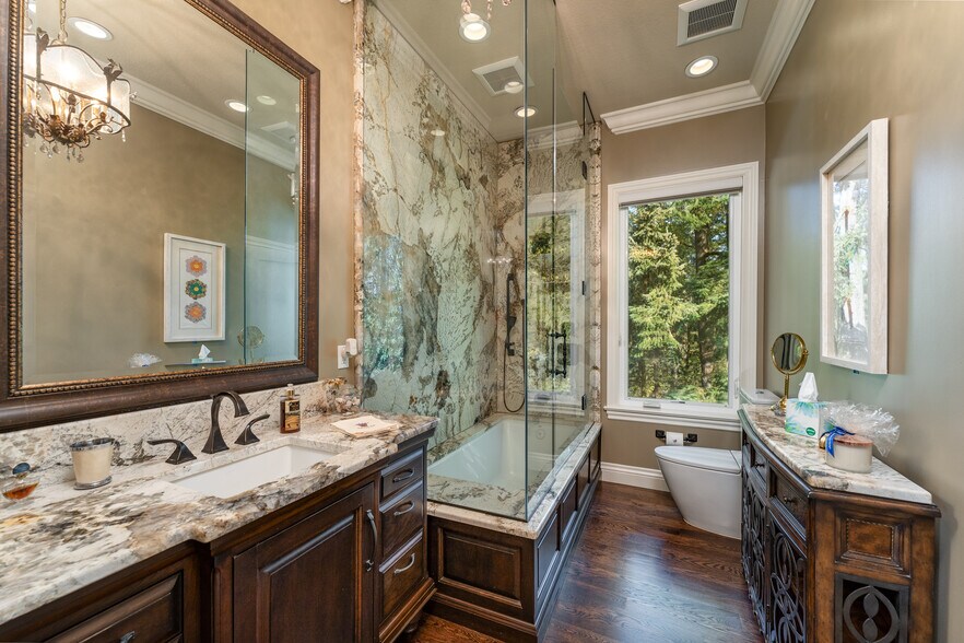 Building Photo - 2744 SW Sherwood Dr